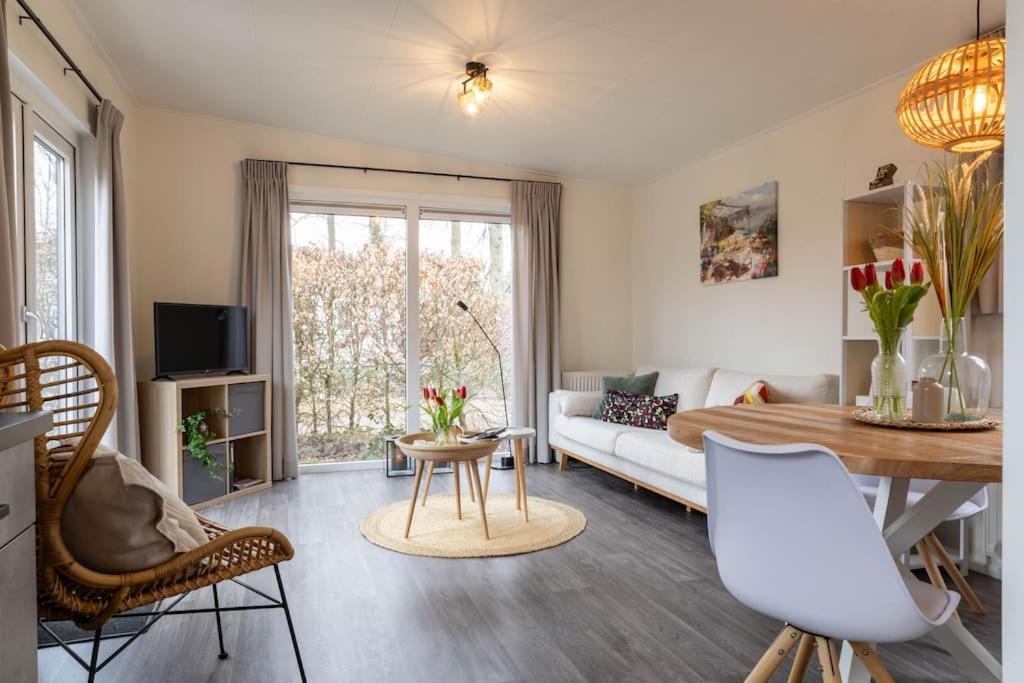 Gezellig Modern Chalet Midden Op De Veluwe Epe Eksteriør billede